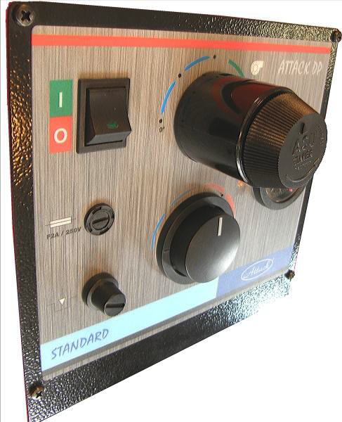 ASU-Timer im Schaltfeld eines Attack DP Holzvergaserkessels Killus-Technik.de